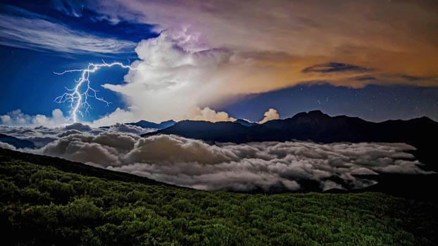 Honorable Mention (Digital & Photography) - “Raytheon” – Rossi Fang – Photography - 20" x 20" - $1,000 - rossifang@yahoo.com.tw